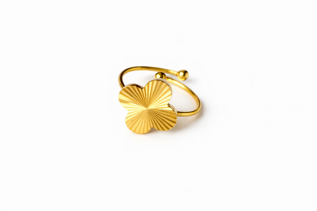 Aurora Clover Ring